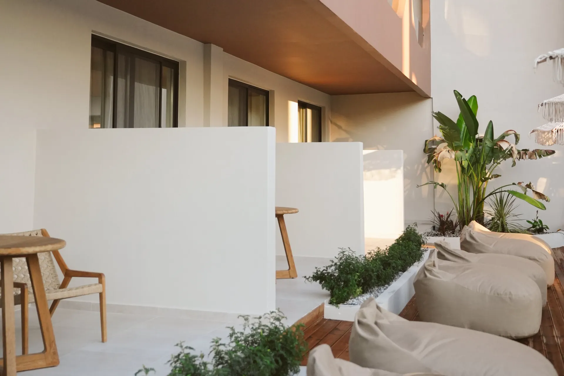 Aethra Hotel & Suites