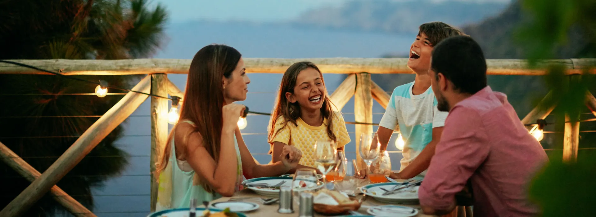 Familie beim Abendessen