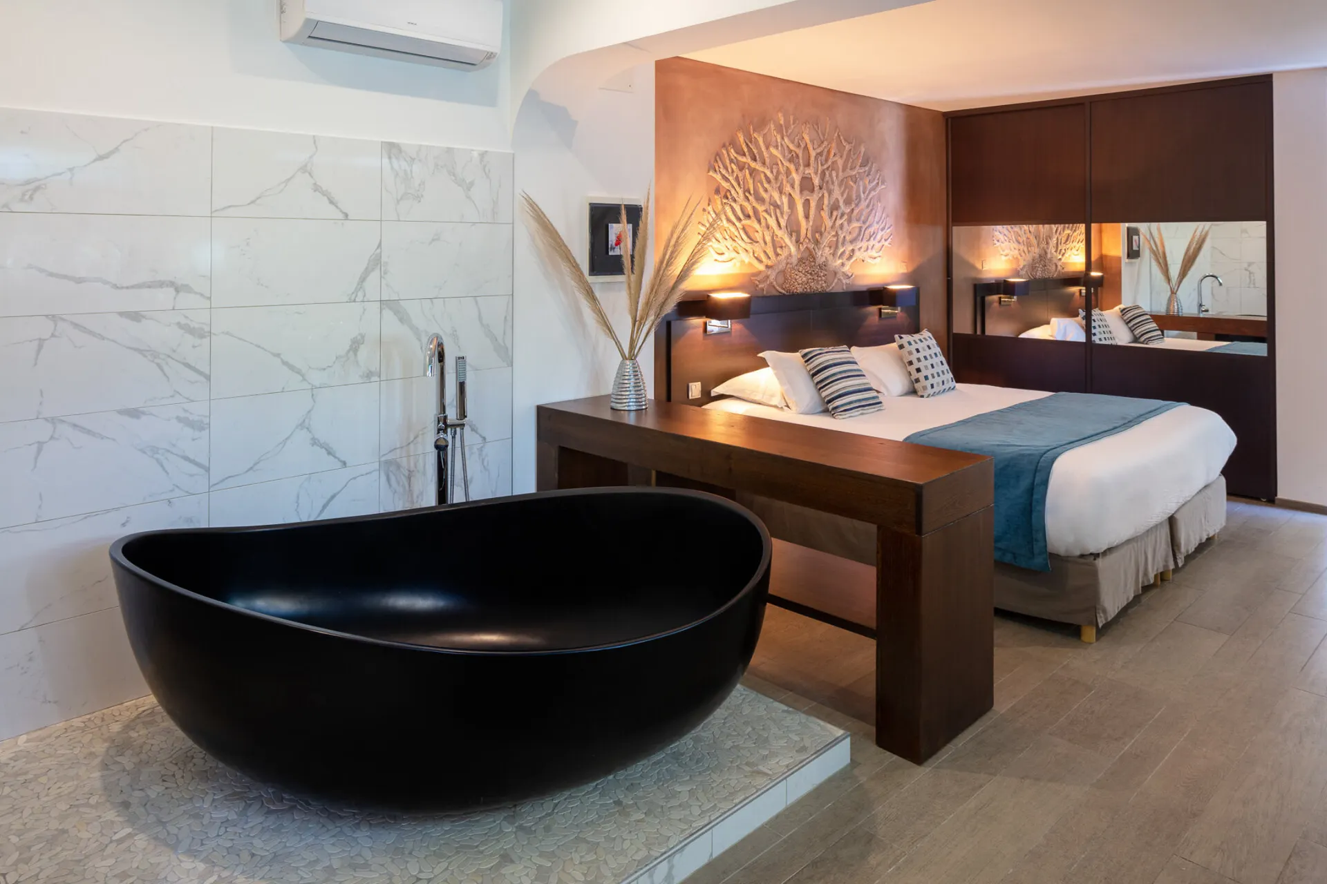 Hotel Le Ruesco - Suite Corail Meerblick