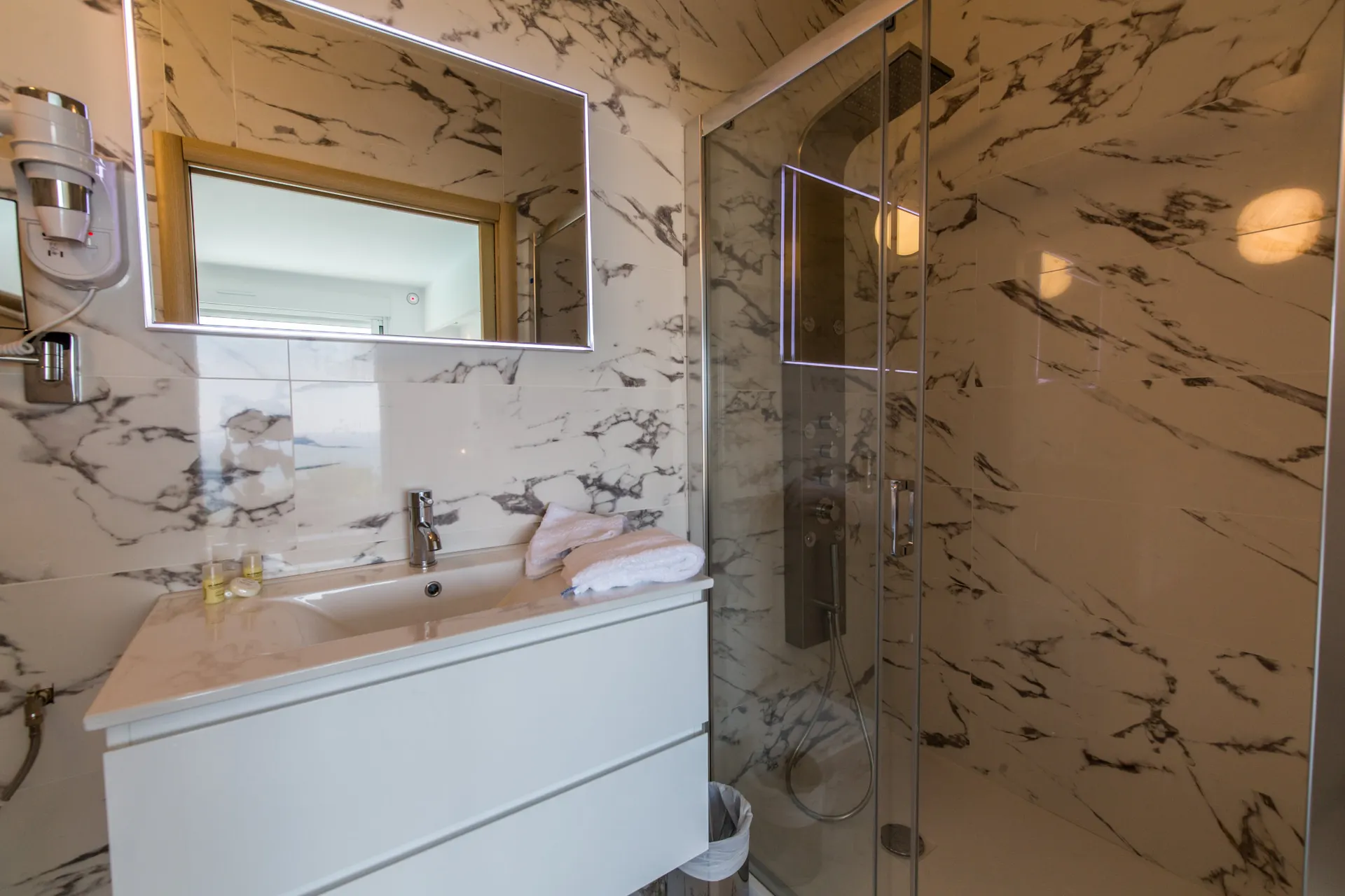 Hotel Villa R - Doppelzimmer Meerblick